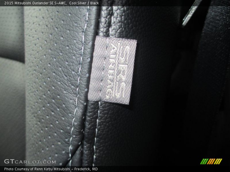 Cool Silver / Black 2015 Mitsubishi Outlander SE S-AWC
