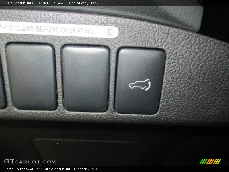 Cool Silver / Black 2015 Mitsubishi Outlander SE S-AWC
