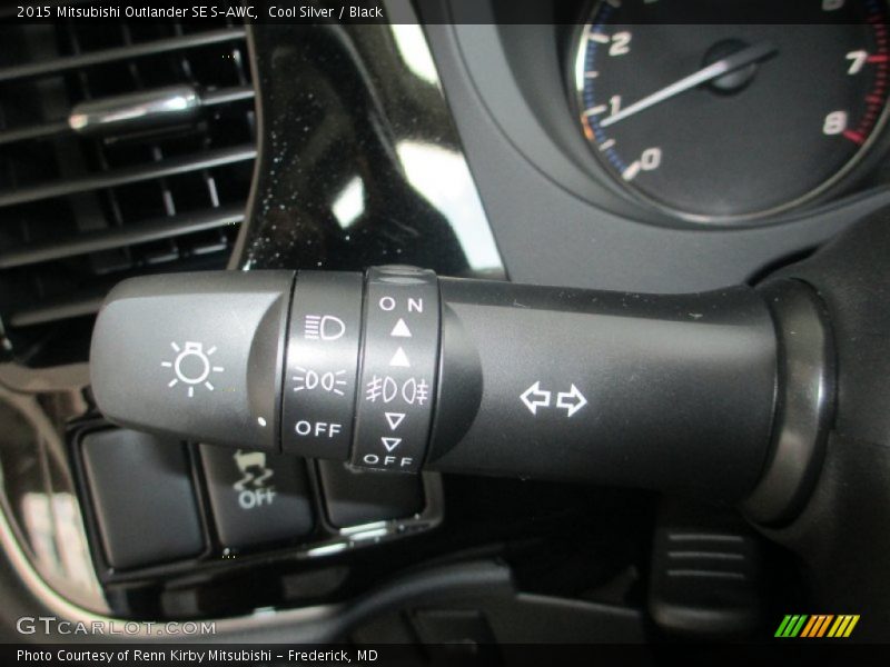 Cool Silver / Black 2015 Mitsubishi Outlander SE S-AWC