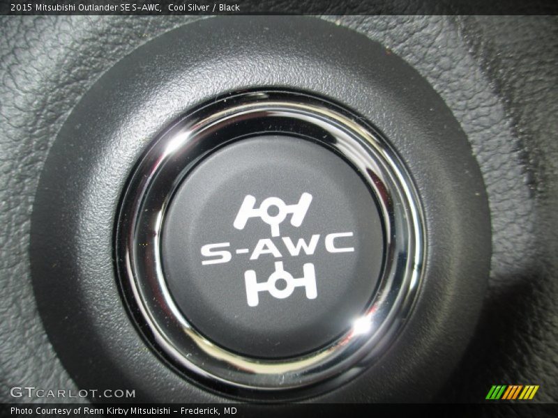 Cool Silver / Black 2015 Mitsubishi Outlander SE S-AWC