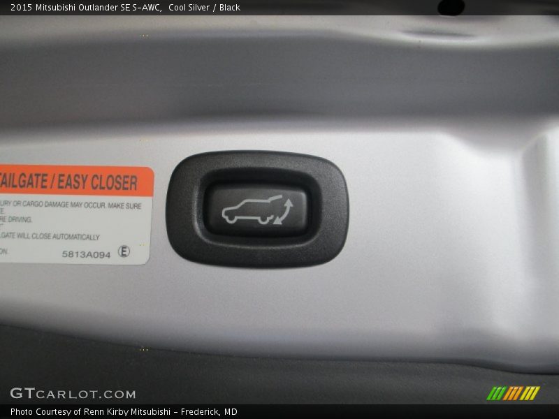Cool Silver / Black 2015 Mitsubishi Outlander SE S-AWC