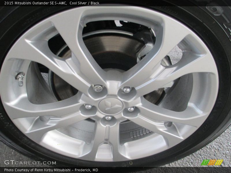 Cool Silver / Black 2015 Mitsubishi Outlander SE S-AWC