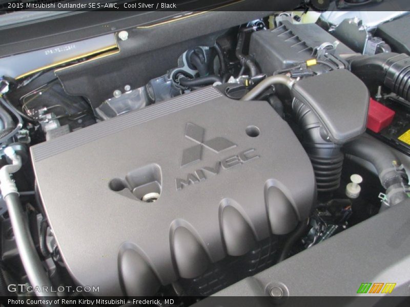 Cool Silver / Black 2015 Mitsubishi Outlander SE S-AWC