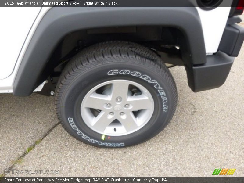Bright White / Black 2015 Jeep Wrangler Unlimited Sport S 4x4