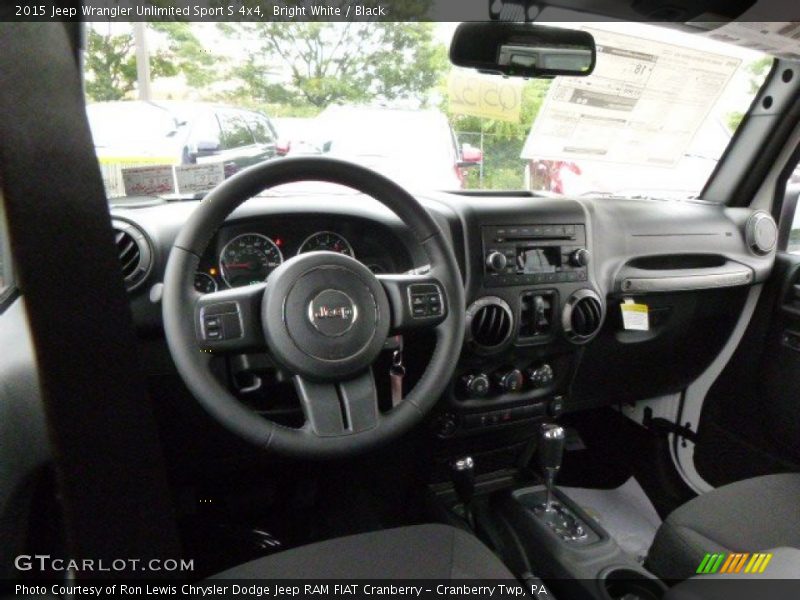 Bright White / Black 2015 Jeep Wrangler Unlimited Sport S 4x4