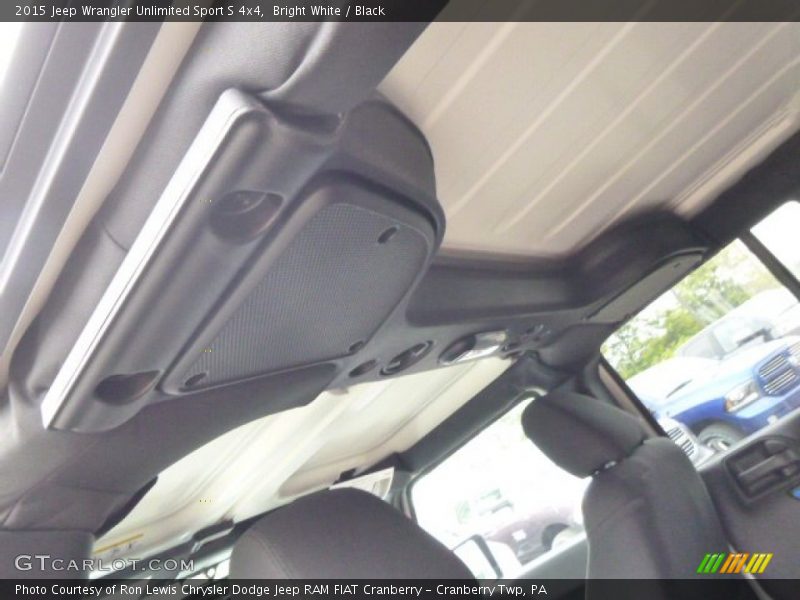 Bright White / Black 2015 Jeep Wrangler Unlimited Sport S 4x4