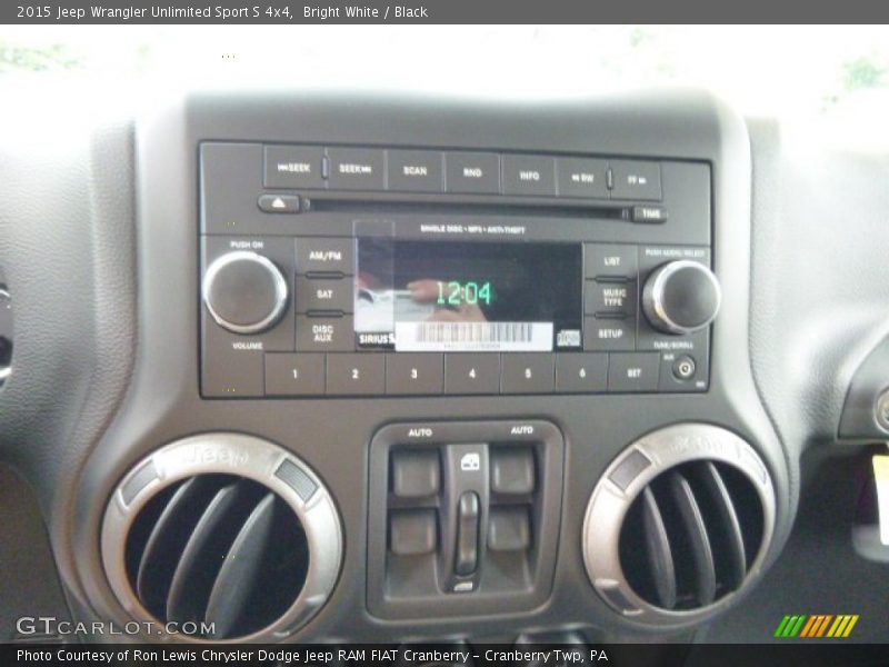 Bright White / Black 2015 Jeep Wrangler Unlimited Sport S 4x4