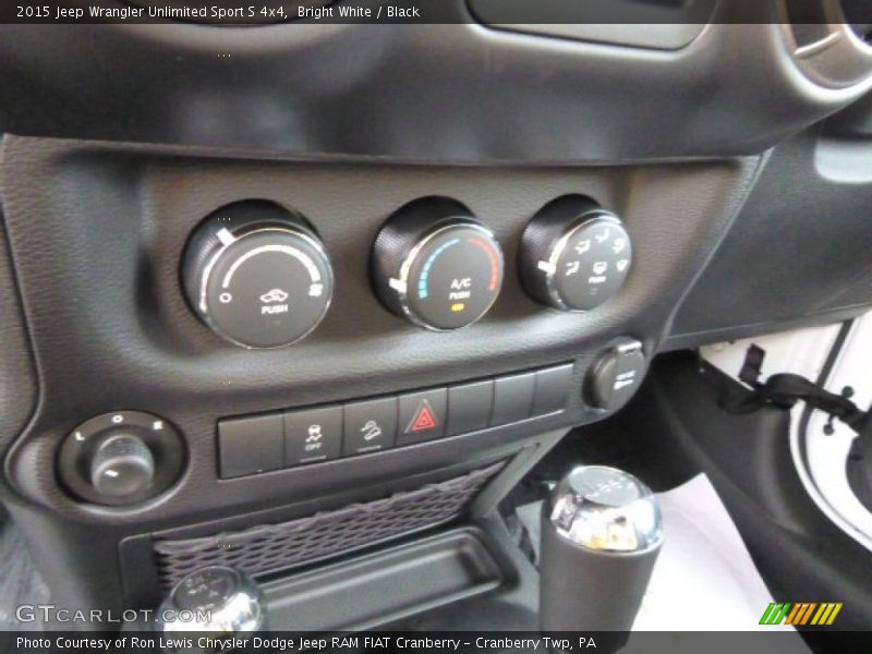 Bright White / Black 2015 Jeep Wrangler Unlimited Sport S 4x4