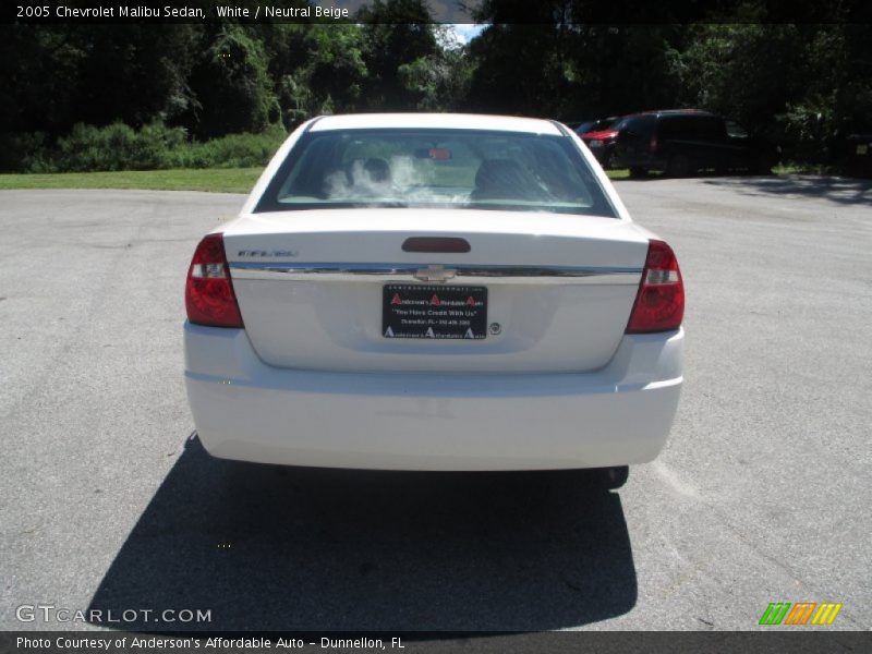 White / Neutral Beige 2005 Chevrolet Malibu Sedan