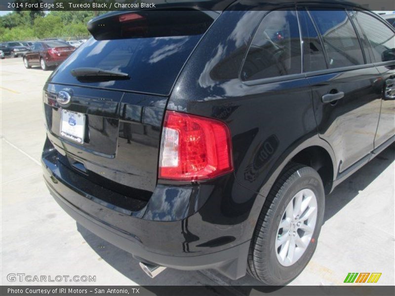 Tuxedo Black / Charcoal Black 2014 Ford Edge SE