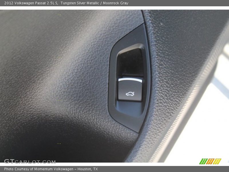 Tungsten Silver Metallic / Moonrock Gray 2012 Volkswagen Passat 2.5L S
