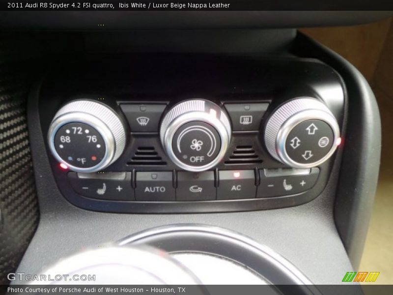 Controls of 2011 R8 Spyder 4.2 FSI quattro