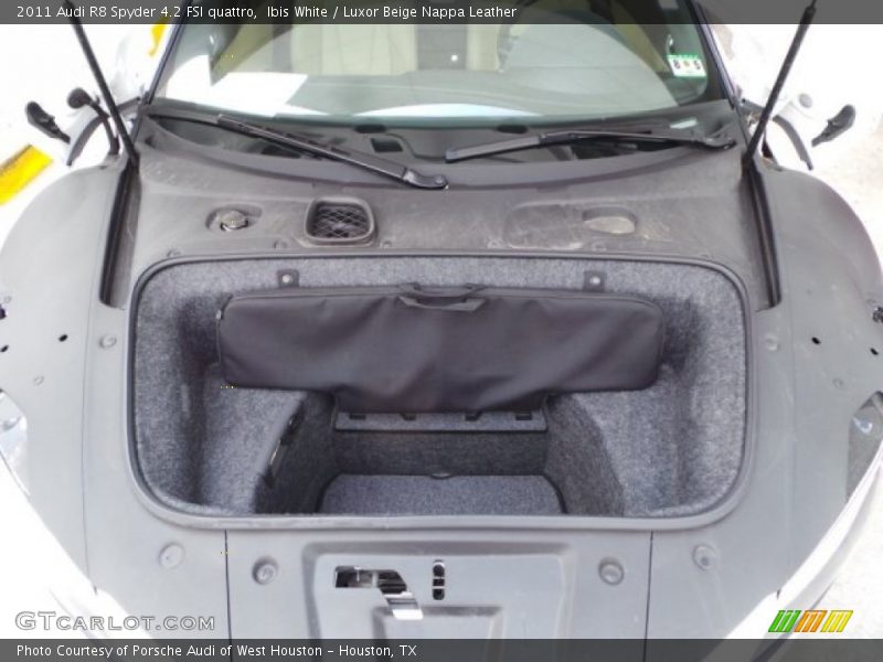  2011 R8 Spyder 4.2 FSI quattro Trunk