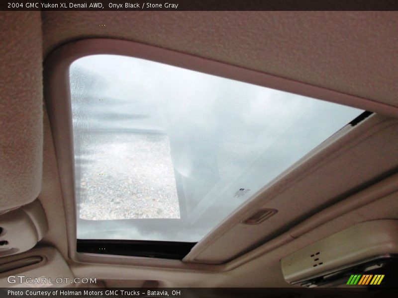 Onyx Black / Stone Gray 2004 GMC Yukon XL Denali AWD