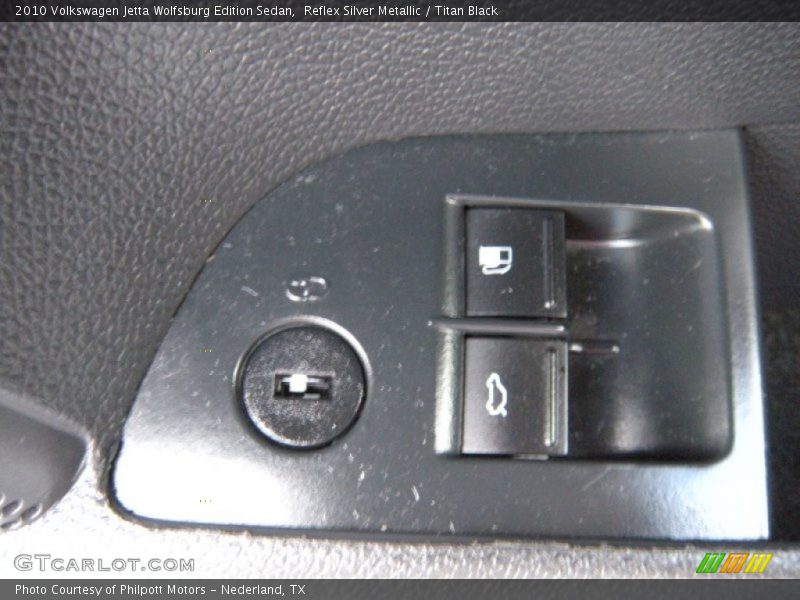 Reflex Silver Metallic / Titan Black 2010 Volkswagen Jetta Wolfsburg Edition Sedan