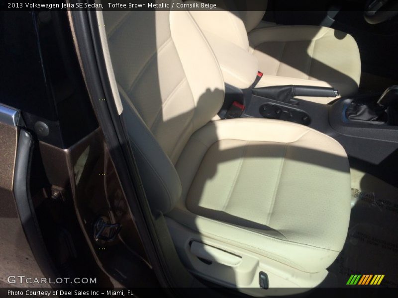 Toffee Brown Metallic / Cornsilk Beige 2013 Volkswagen Jetta SE Sedan