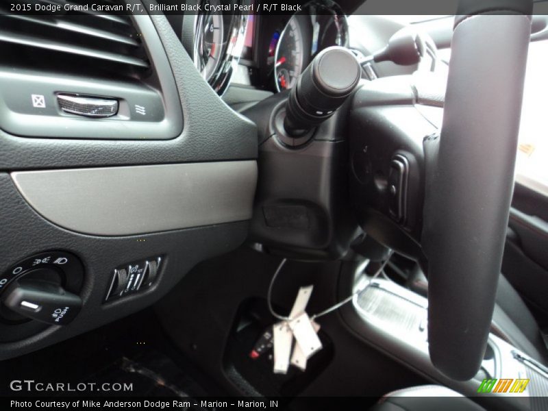 Brilliant Black Crystal Pearl / R/T Black 2015 Dodge Grand Caravan R/T