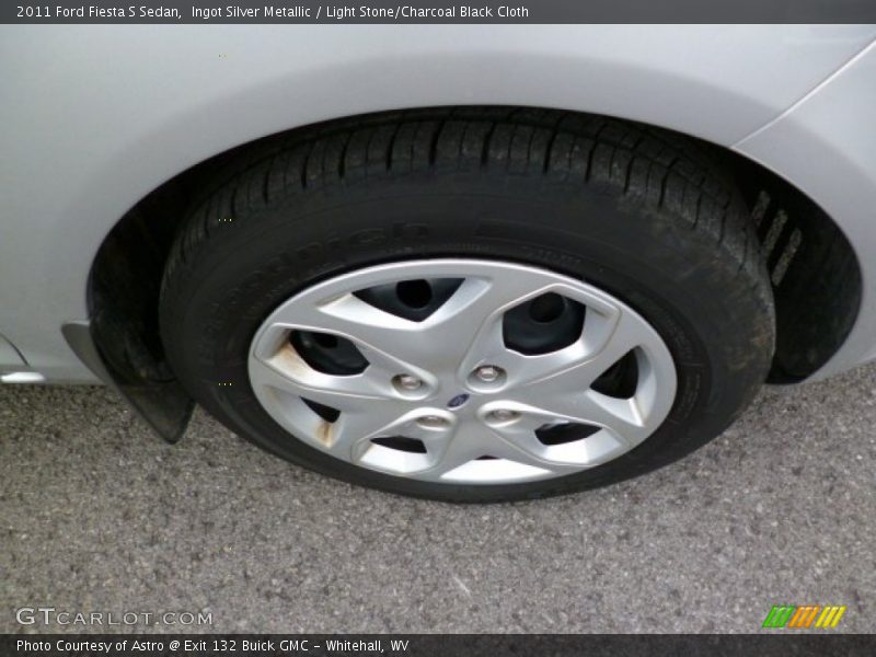 Ingot Silver Metallic / Light Stone/Charcoal Black Cloth 2011 Ford Fiesta S Sedan