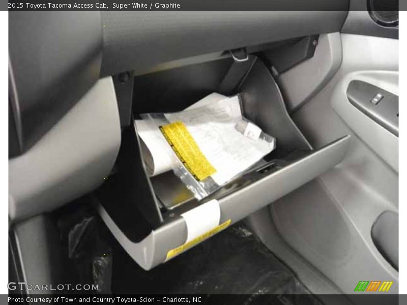 Super White / Graphite 2015 Toyota Tacoma Access Cab