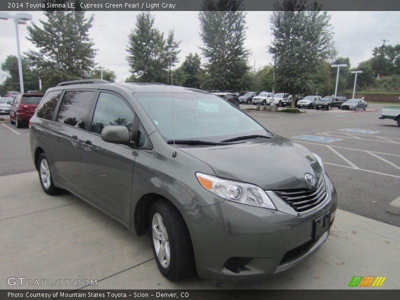 Front 3/4 View of 2014 Sienna LE