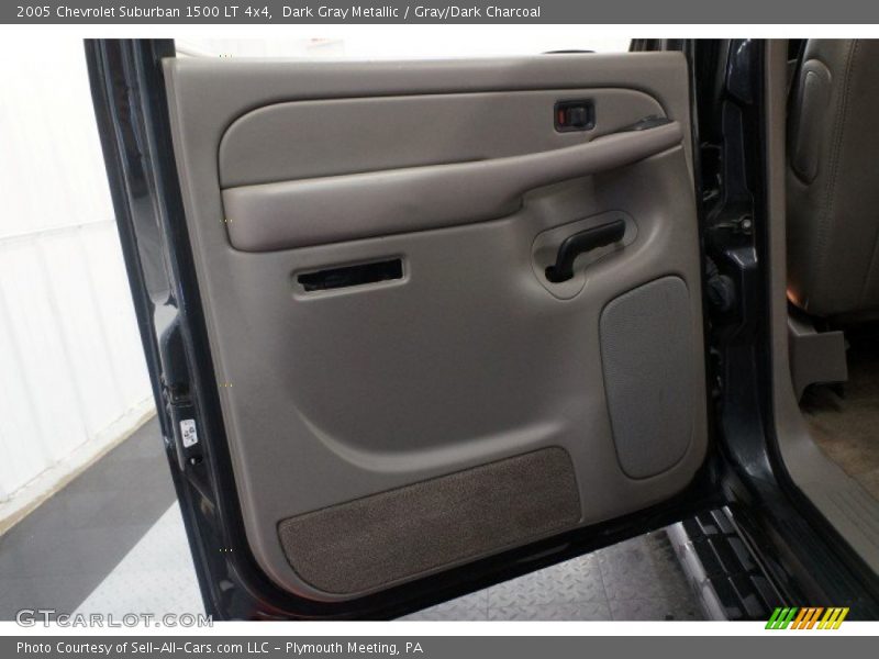 Dark Gray Metallic / Gray/Dark Charcoal 2005 Chevrolet Suburban 1500 LT 4x4