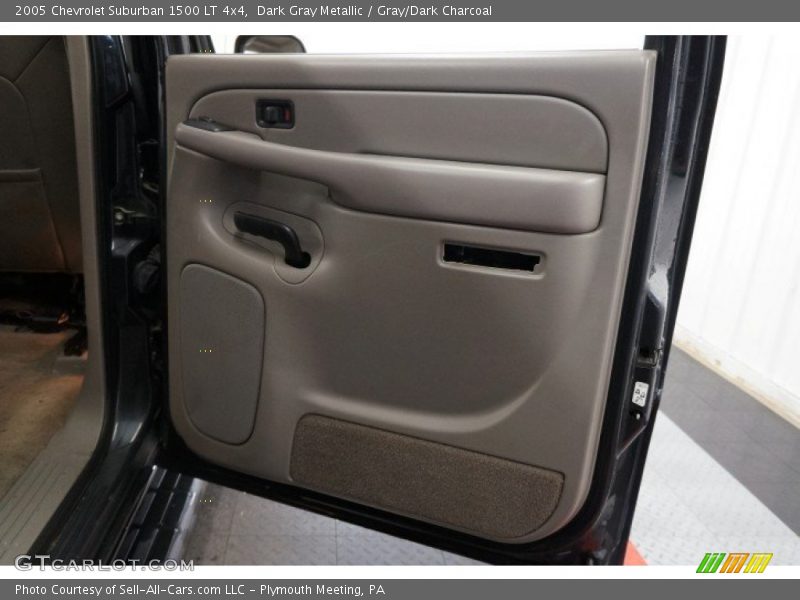Dark Gray Metallic / Gray/Dark Charcoal 2005 Chevrolet Suburban 1500 LT 4x4
