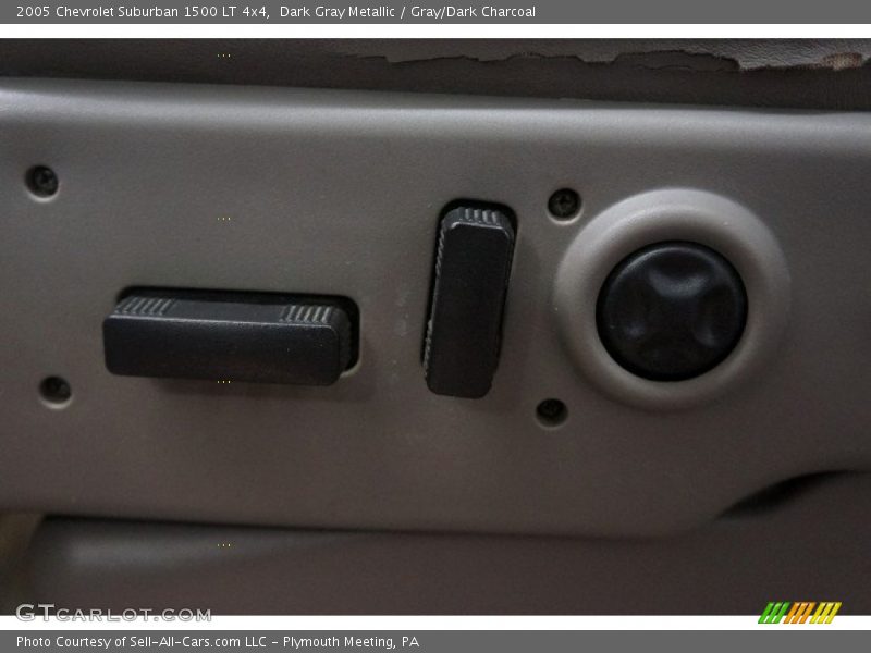 Dark Gray Metallic / Gray/Dark Charcoal 2005 Chevrolet Suburban 1500 LT 4x4