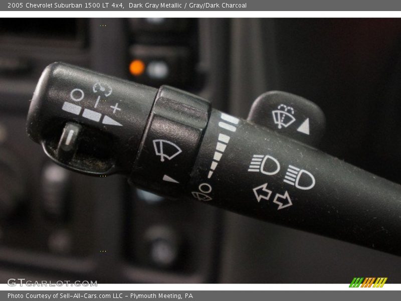 Dark Gray Metallic / Gray/Dark Charcoal 2005 Chevrolet Suburban 1500 LT 4x4