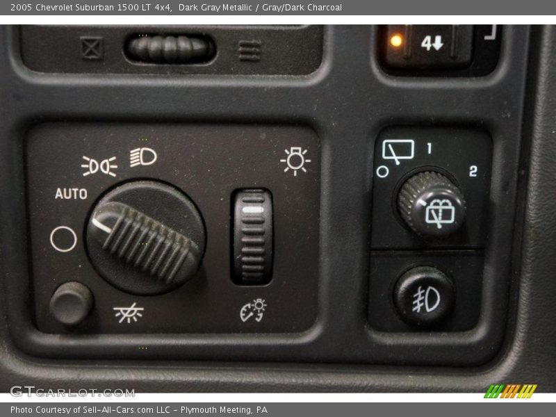 Dark Gray Metallic / Gray/Dark Charcoal 2005 Chevrolet Suburban 1500 LT 4x4