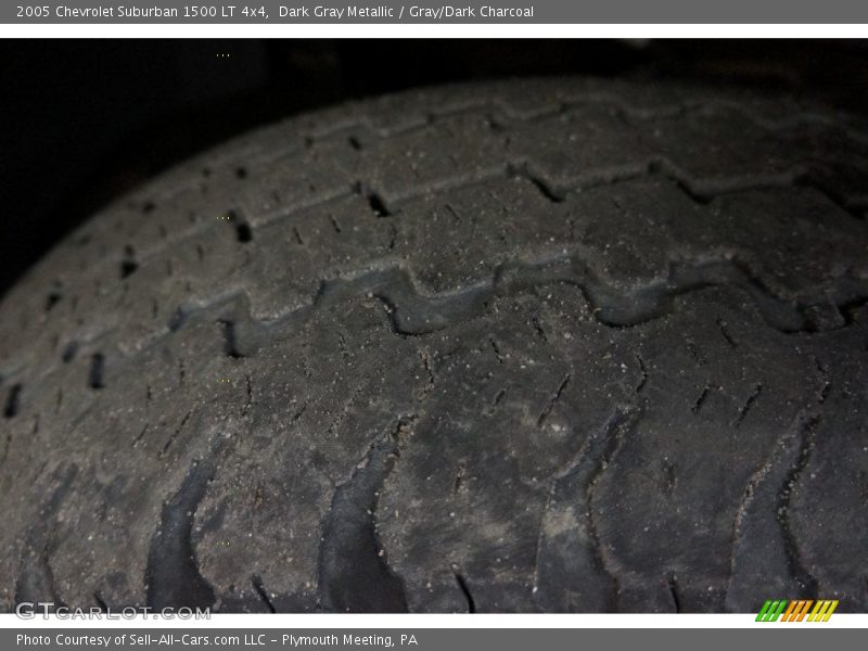 Dark Gray Metallic / Gray/Dark Charcoal 2005 Chevrolet Suburban 1500 LT 4x4