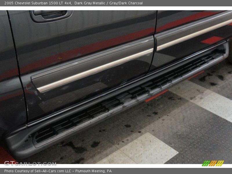 Dark Gray Metallic / Gray/Dark Charcoal 2005 Chevrolet Suburban 1500 LT 4x4