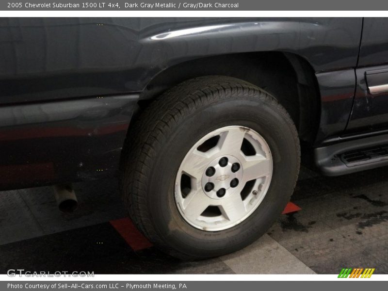 Dark Gray Metallic / Gray/Dark Charcoal 2005 Chevrolet Suburban 1500 LT 4x4