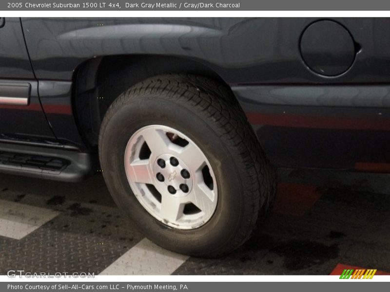 Dark Gray Metallic / Gray/Dark Charcoal 2005 Chevrolet Suburban 1500 LT 4x4