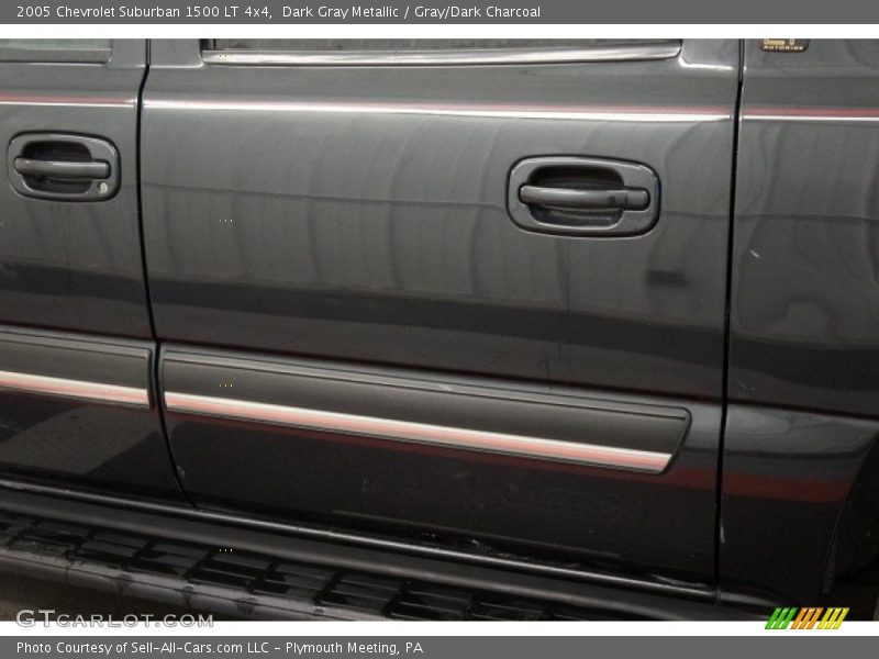 Dark Gray Metallic / Gray/Dark Charcoal 2005 Chevrolet Suburban 1500 LT 4x4