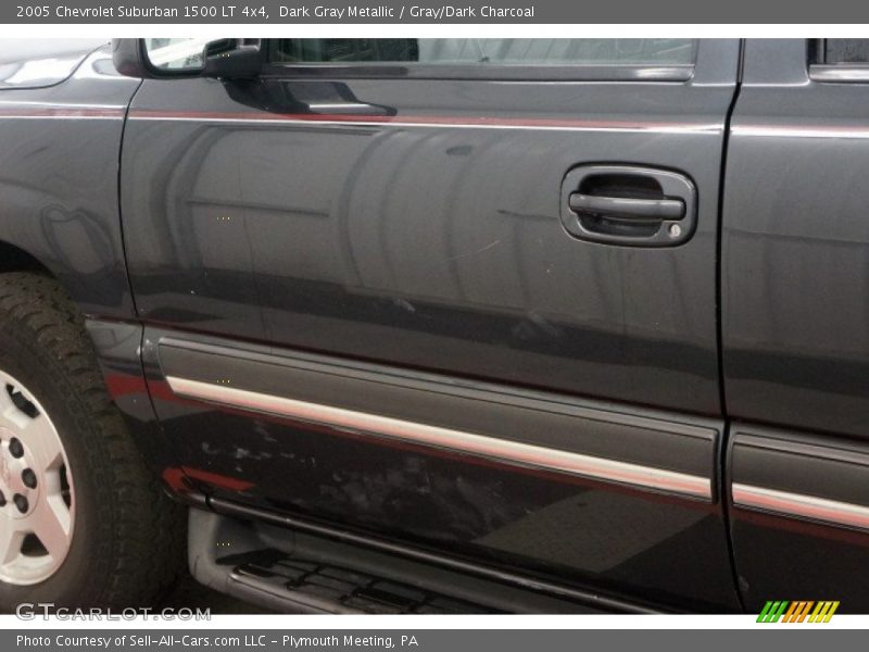 Dark Gray Metallic / Gray/Dark Charcoal 2005 Chevrolet Suburban 1500 LT 4x4
