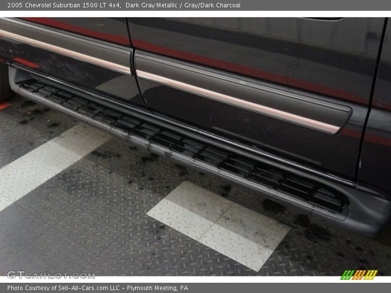 Dark Gray Metallic / Gray/Dark Charcoal 2005 Chevrolet Suburban 1500 LT 4x4