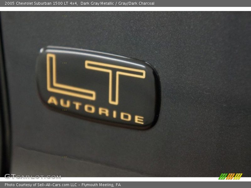 Dark Gray Metallic / Gray/Dark Charcoal 2005 Chevrolet Suburban 1500 LT 4x4