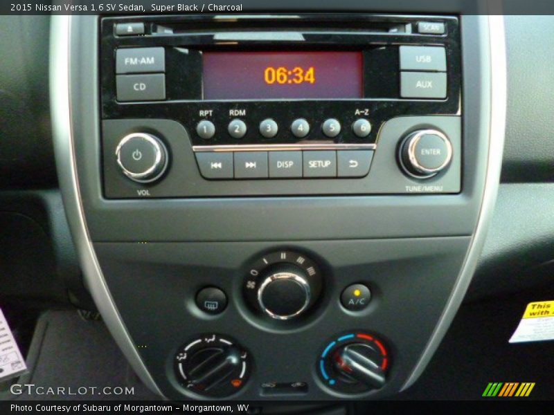 Super Black / Charcoal 2015 Nissan Versa 1.6 SV Sedan