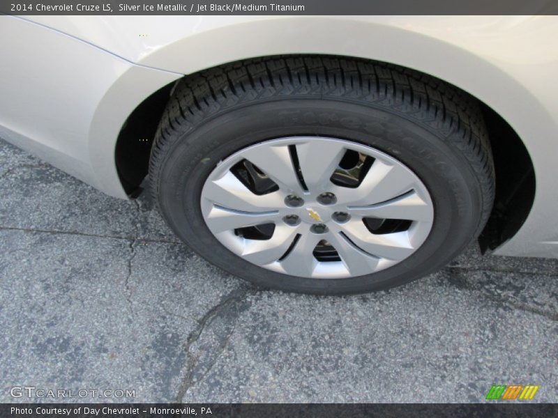 Silver Ice Metallic / Jet Black/Medium Titanium 2014 Chevrolet Cruze LS