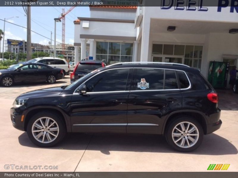 Deep Black Metallic / Black 2012 Volkswagen Tiguan SE