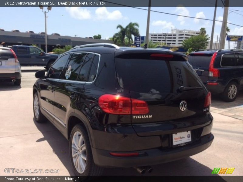 Deep Black Metallic / Black 2012 Volkswagen Tiguan SE