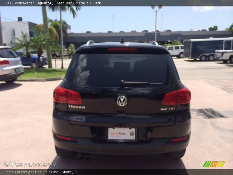 Deep Black Metallic / Black 2012 Volkswagen Tiguan SE