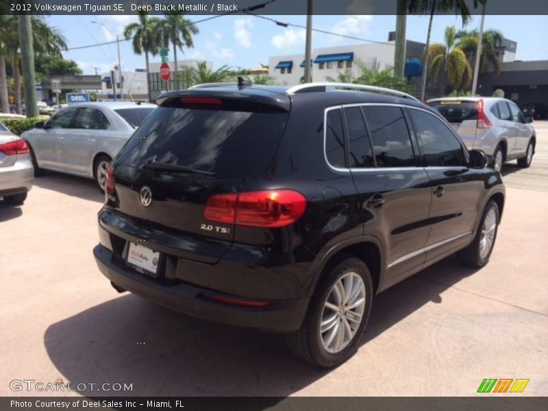 Deep Black Metallic / Black 2012 Volkswagen Tiguan SE
