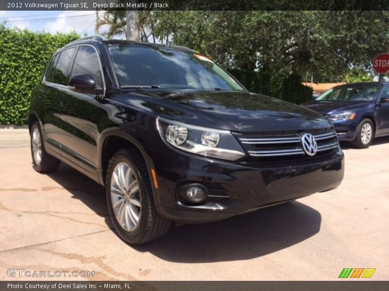 Deep Black Metallic / Black 2012 Volkswagen Tiguan SE