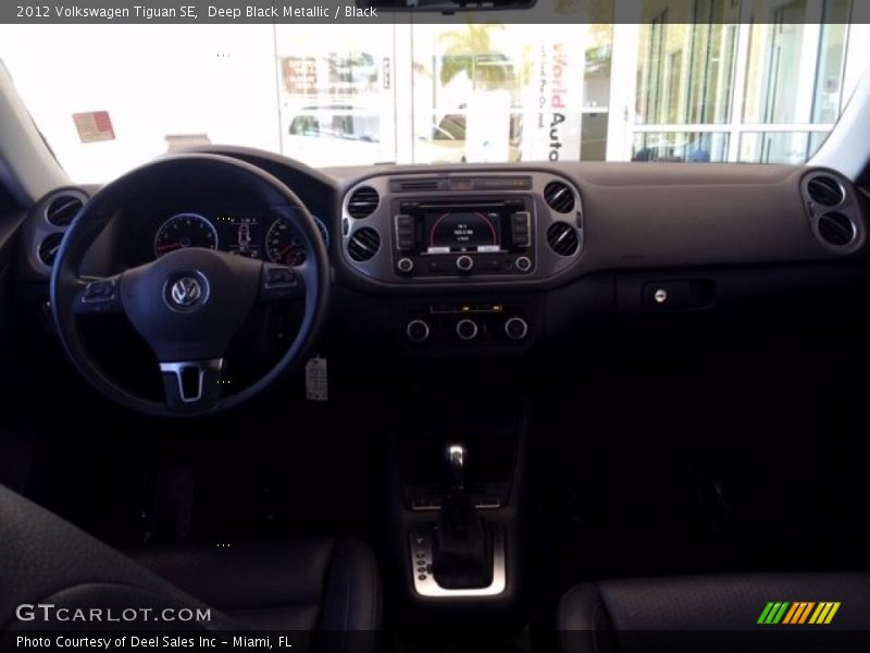 Deep Black Metallic / Black 2012 Volkswagen Tiguan SE