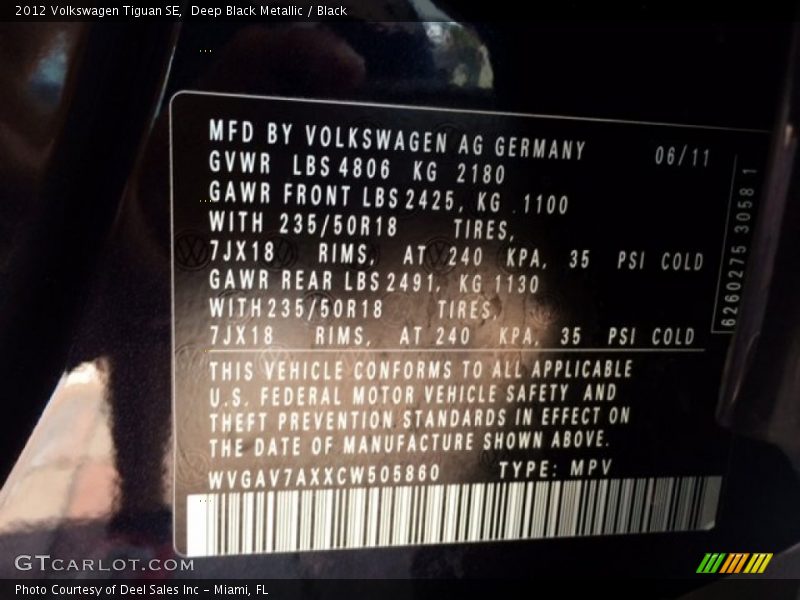 Deep Black Metallic / Black 2012 Volkswagen Tiguan SE