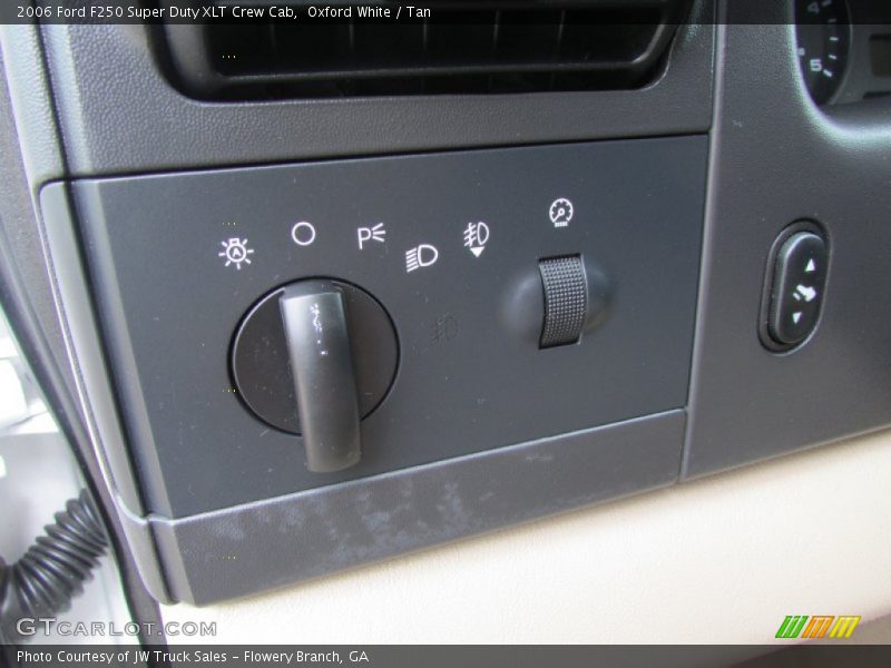 Oxford White / Tan 2006 Ford F250 Super Duty XLT Crew Cab