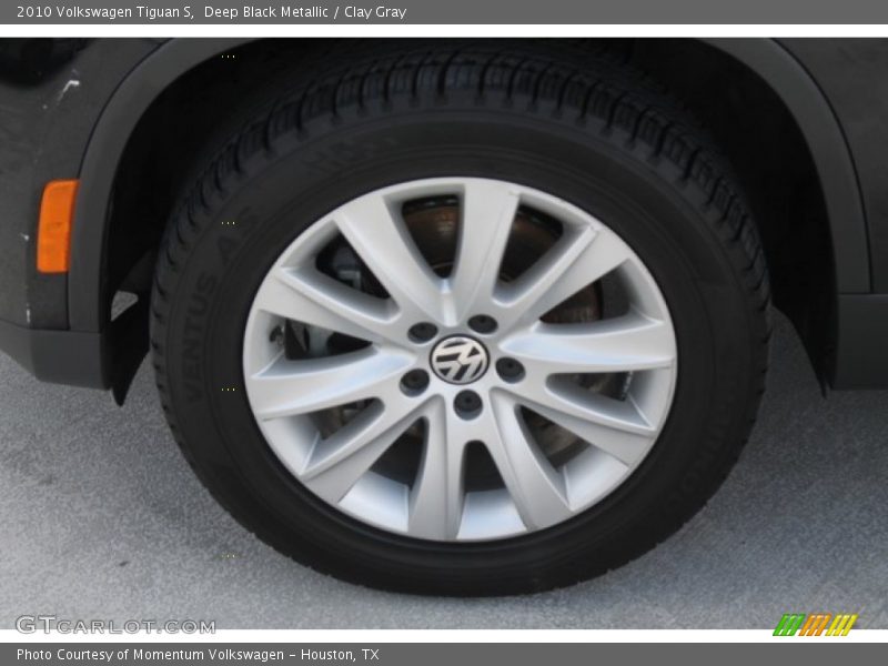 Deep Black Metallic / Clay Gray 2010 Volkswagen Tiguan S