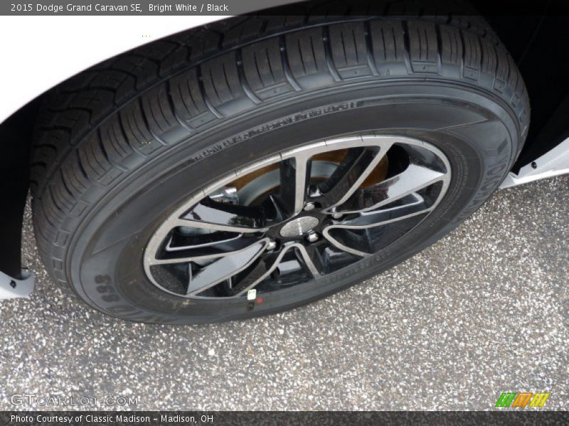 Bright White / Black 2015 Dodge Grand Caravan SE