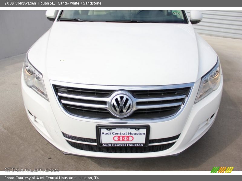 Candy White / Sandstone 2009 Volkswagen Tiguan SE